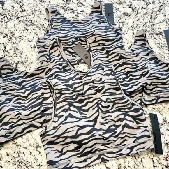 Mono B Sports Bra Double Strap Back Animal Print Gray & Black LARGE - Picture 5 of 12